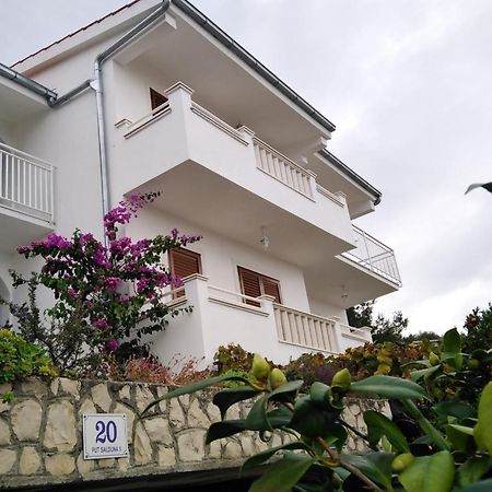Apartment Mia - Spacious Apartment On 85 M2 With Beautiful Sea View Trogir Exterior photo