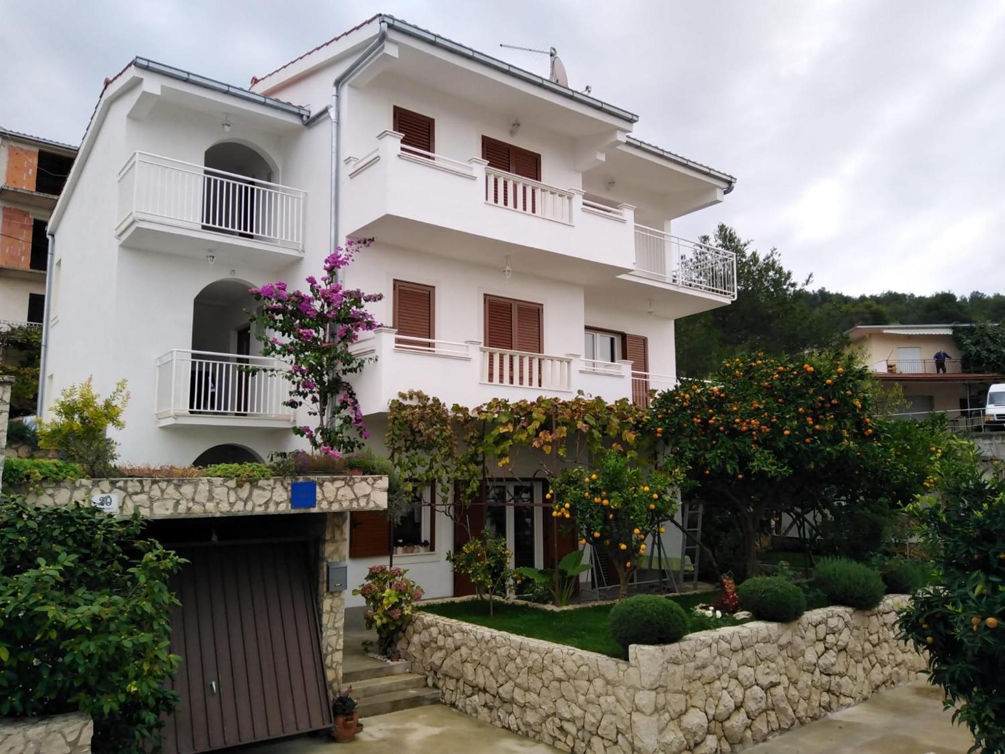 Apartment Mia - Spacious Apartment On 85 M2 With Beautiful Sea View Trogir Exterior photo