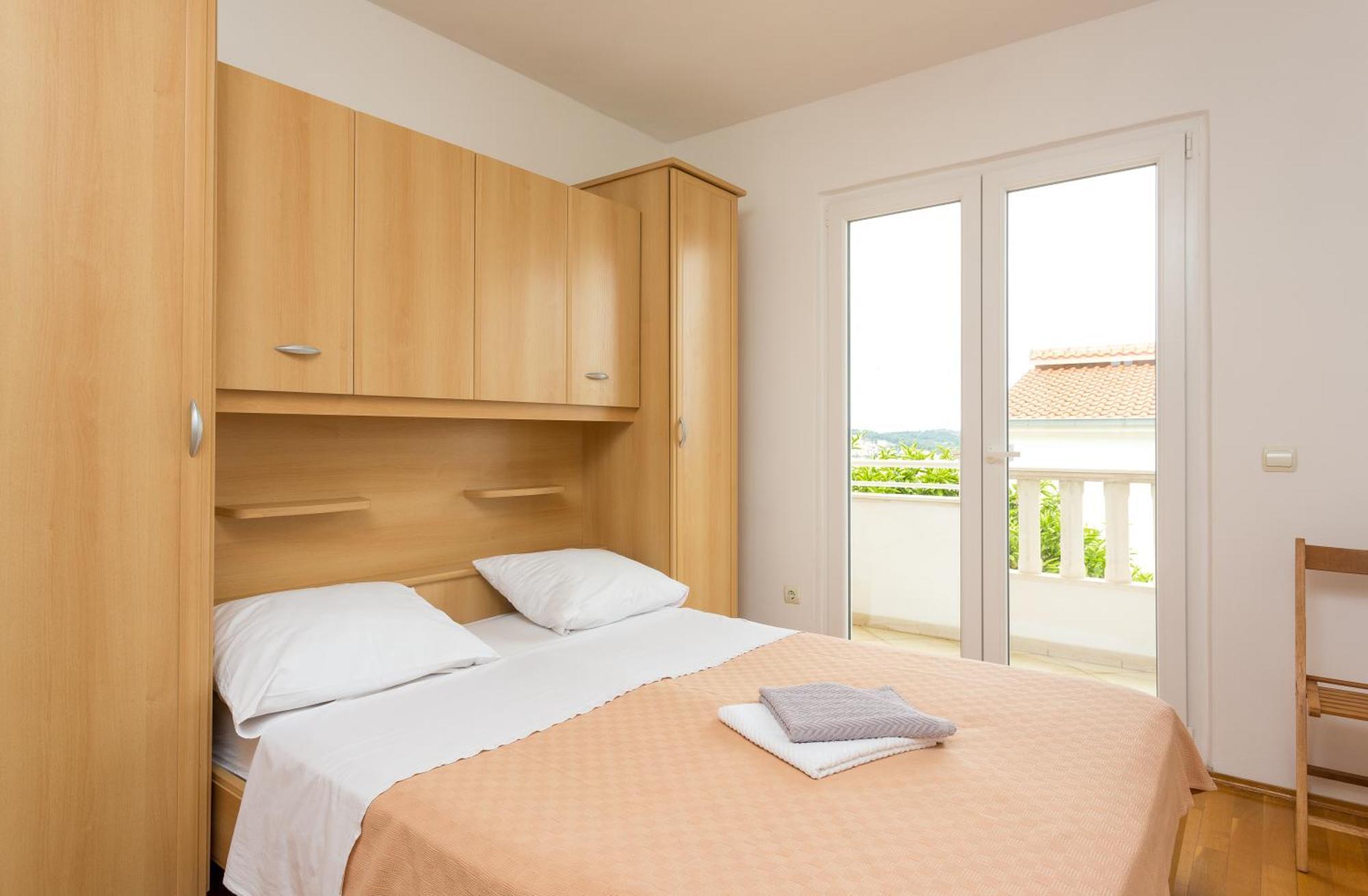 Apartment Mia - Spacious Apartment On 85 M2 With Beautiful Sea View Trogir Exterior photo